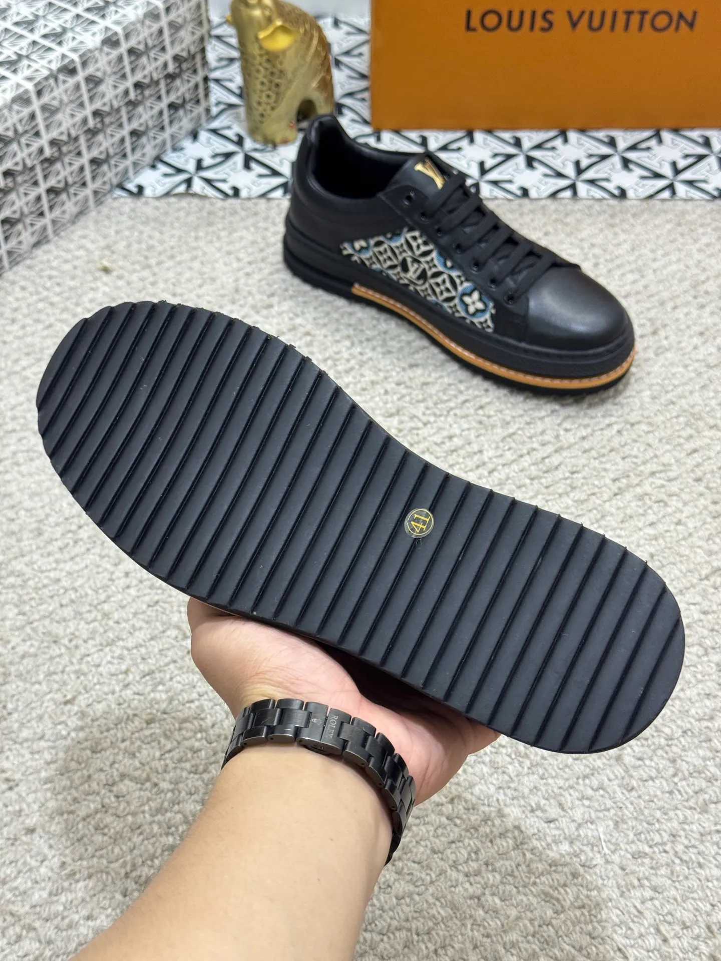Men's shoes 💰400 [New style] 🌂🌂Top original order - Louis Vuitton®️ Trendy and fashionable yet low-key men's casual shoes, uppers made of cowhide leather stitched with LV special canvas presbyopia, comfortable and breathable, mesh lining, original rubber outsole, 2 colors optional~a must-have for stylish men. Size: 38-44 (45 customized
